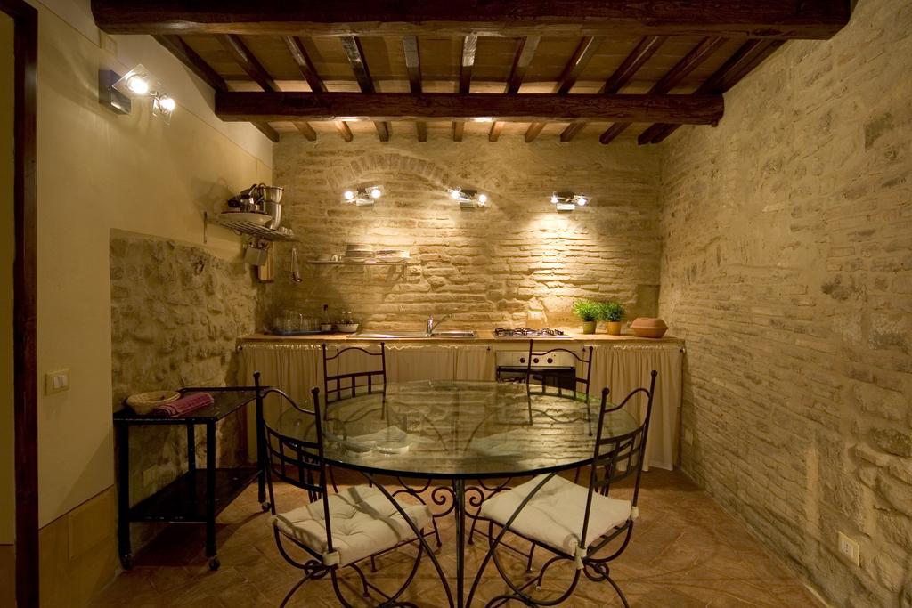L'Arco Romanico Montefalco Exteriör bild