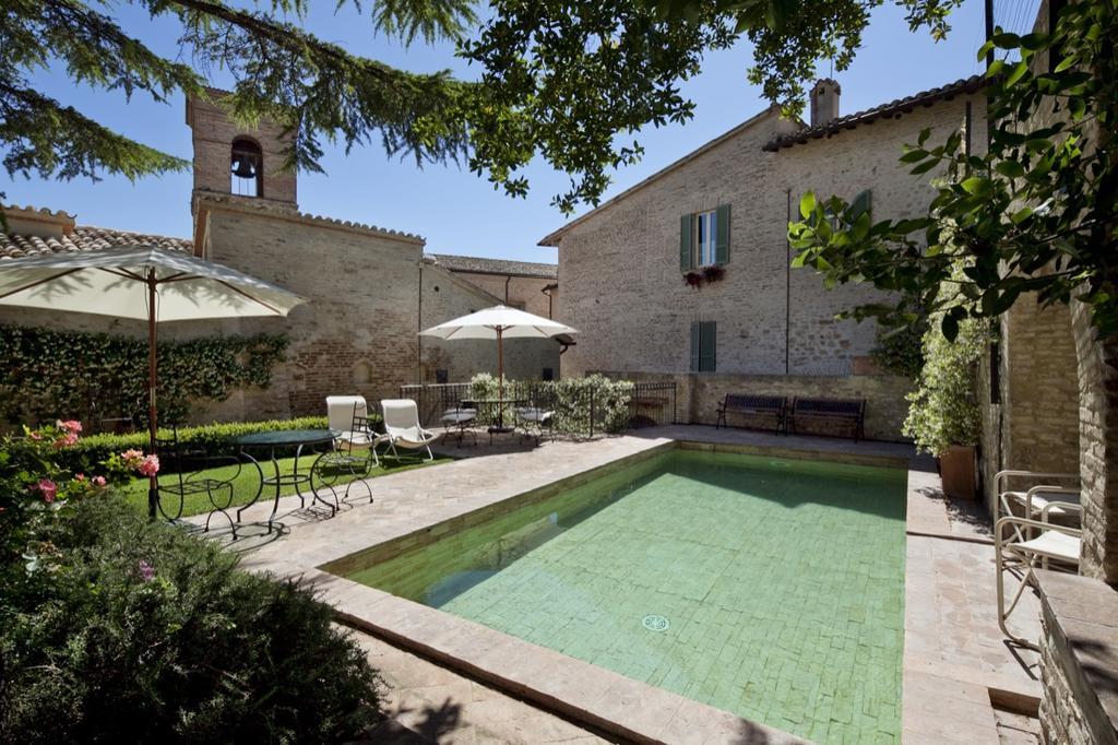 L'Arco Romanico Montefalco Exteriör bild